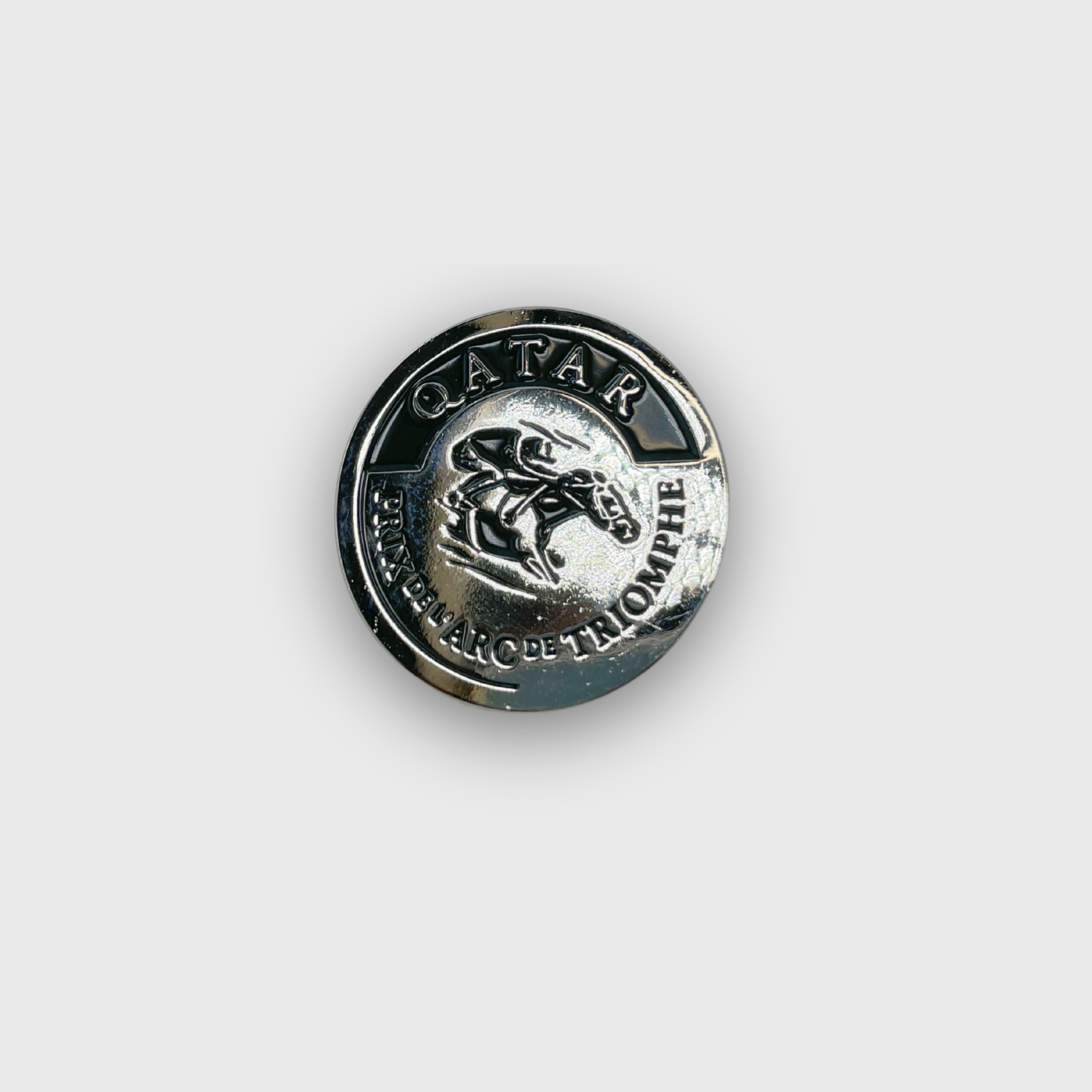 Pin's Emaillé Qatar Prix de l'Arc de Triomphe Logo Bleu Marine