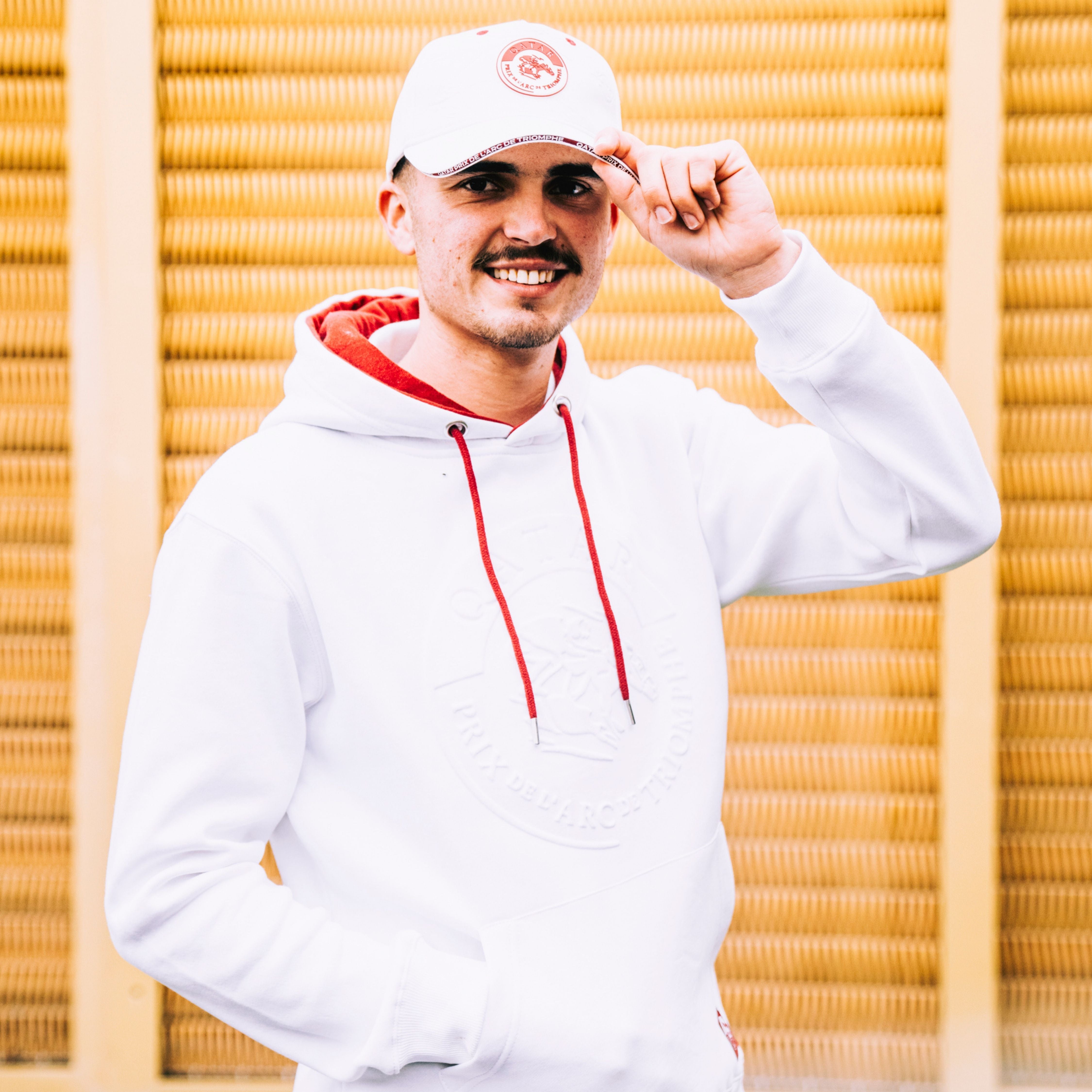Sweat Qatar Prix de l'Arc de Triomphe Logo Relief Mixte Blanc