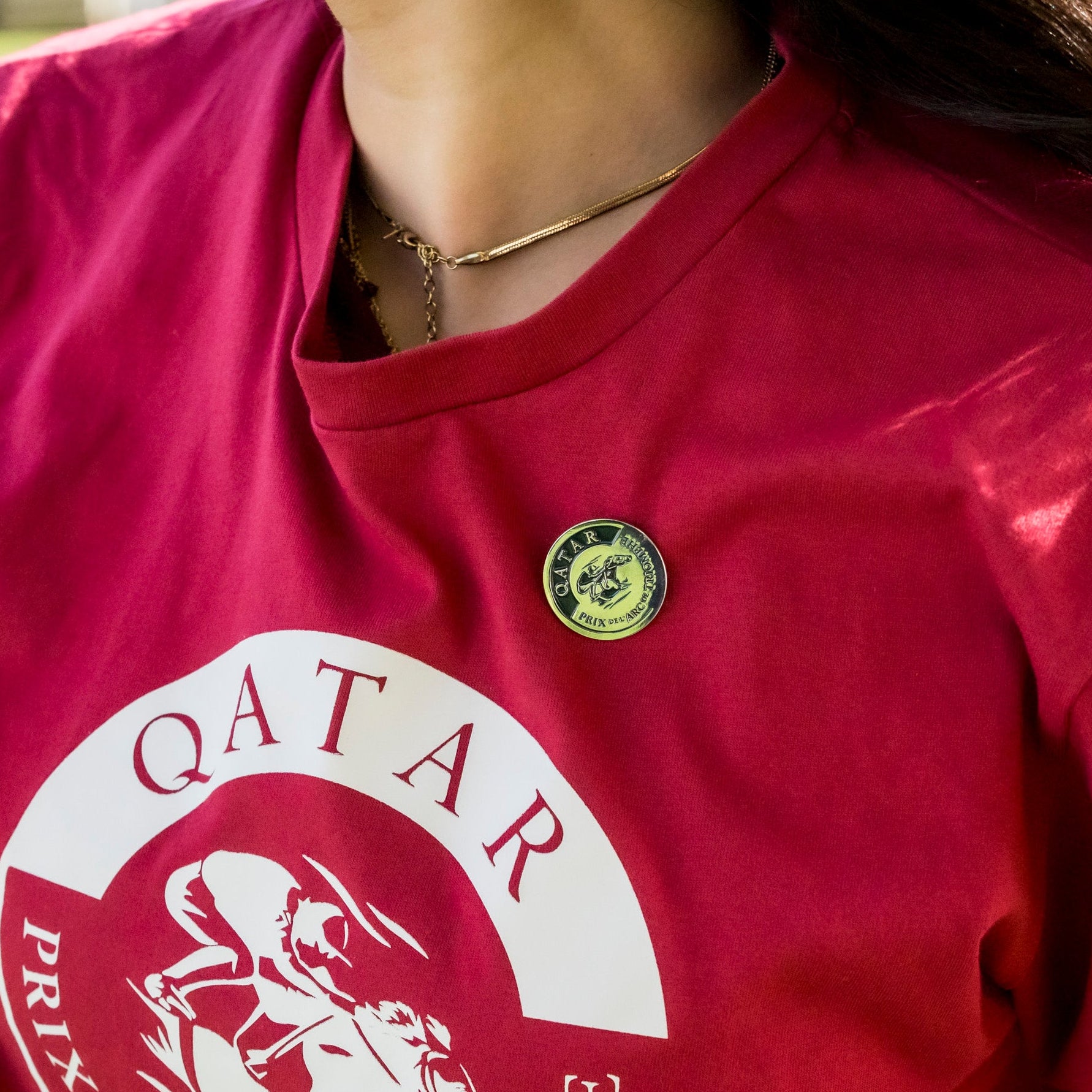 Pin's Emaillé Qatar Prix de l'Arc de Triomphe Logo Bleu Marine