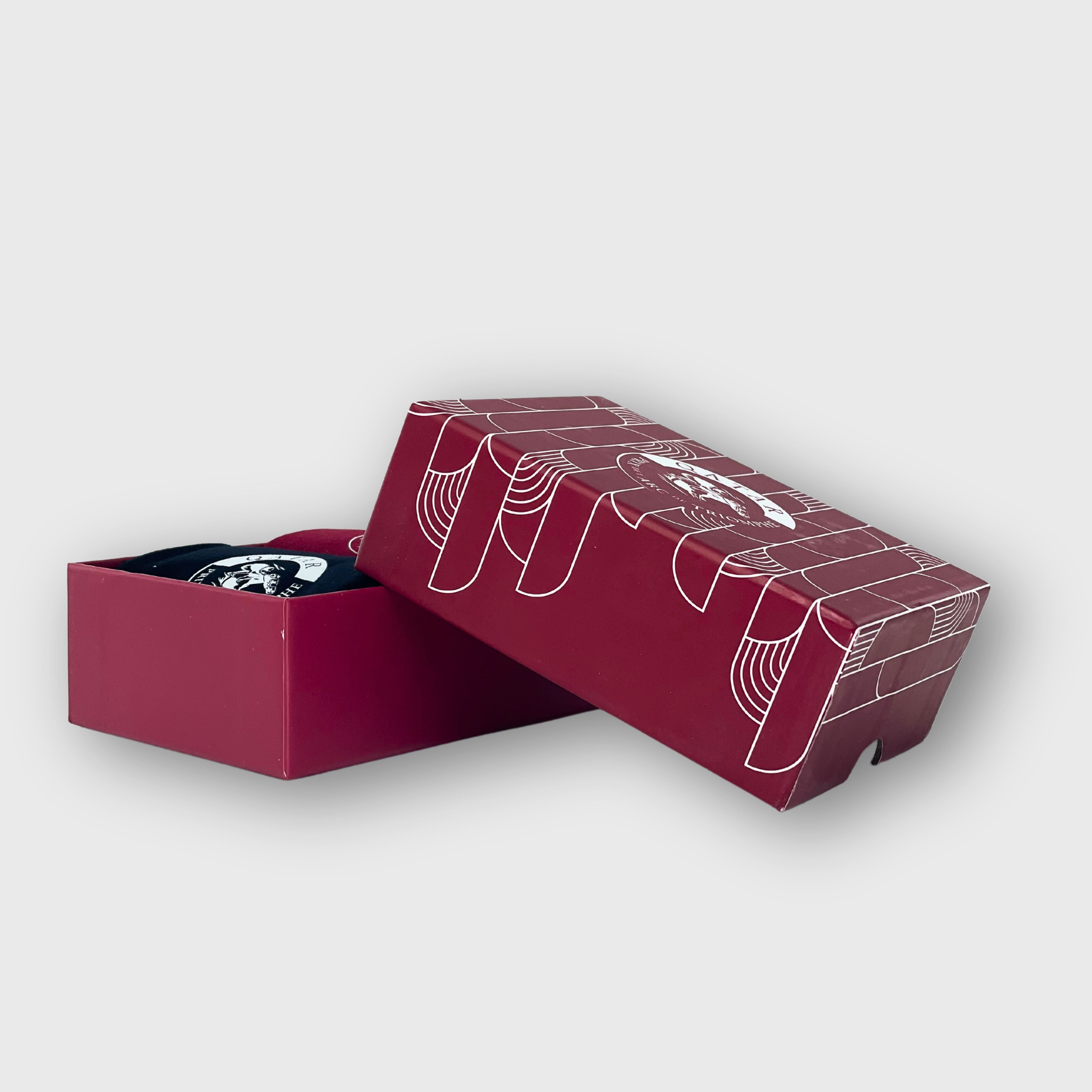 Chaussettes Qatar Prix de l'Arc de Triomphe Motif Logo Bandes Bleu Marine/ Bordeaux