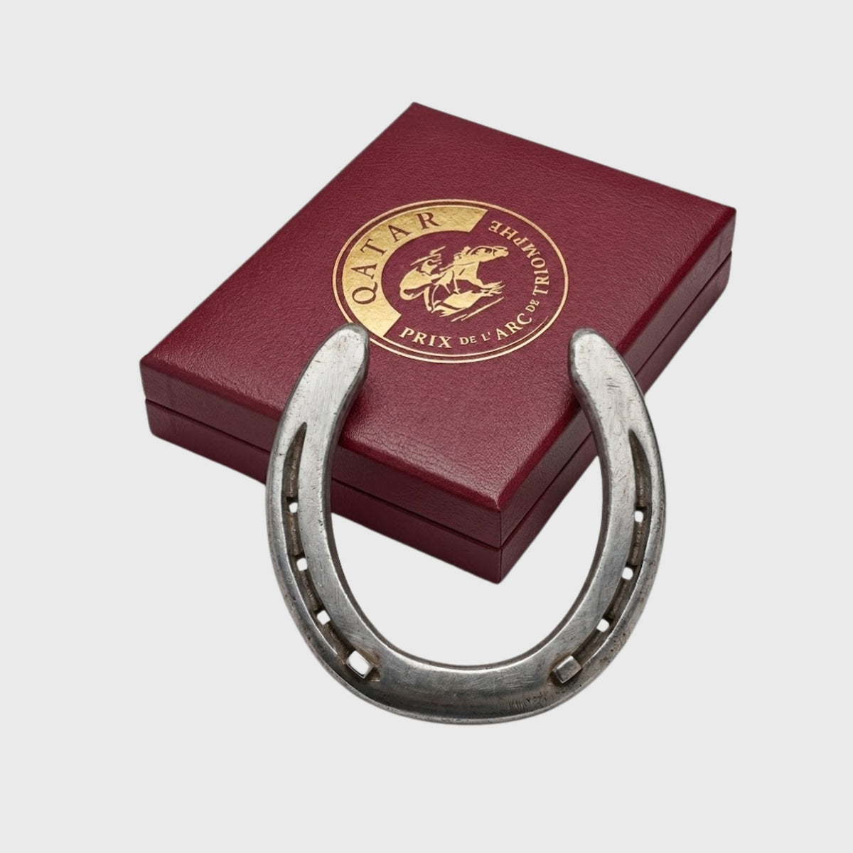 Fer à Cheval Qatar Prix Arc de Triomphe Logo