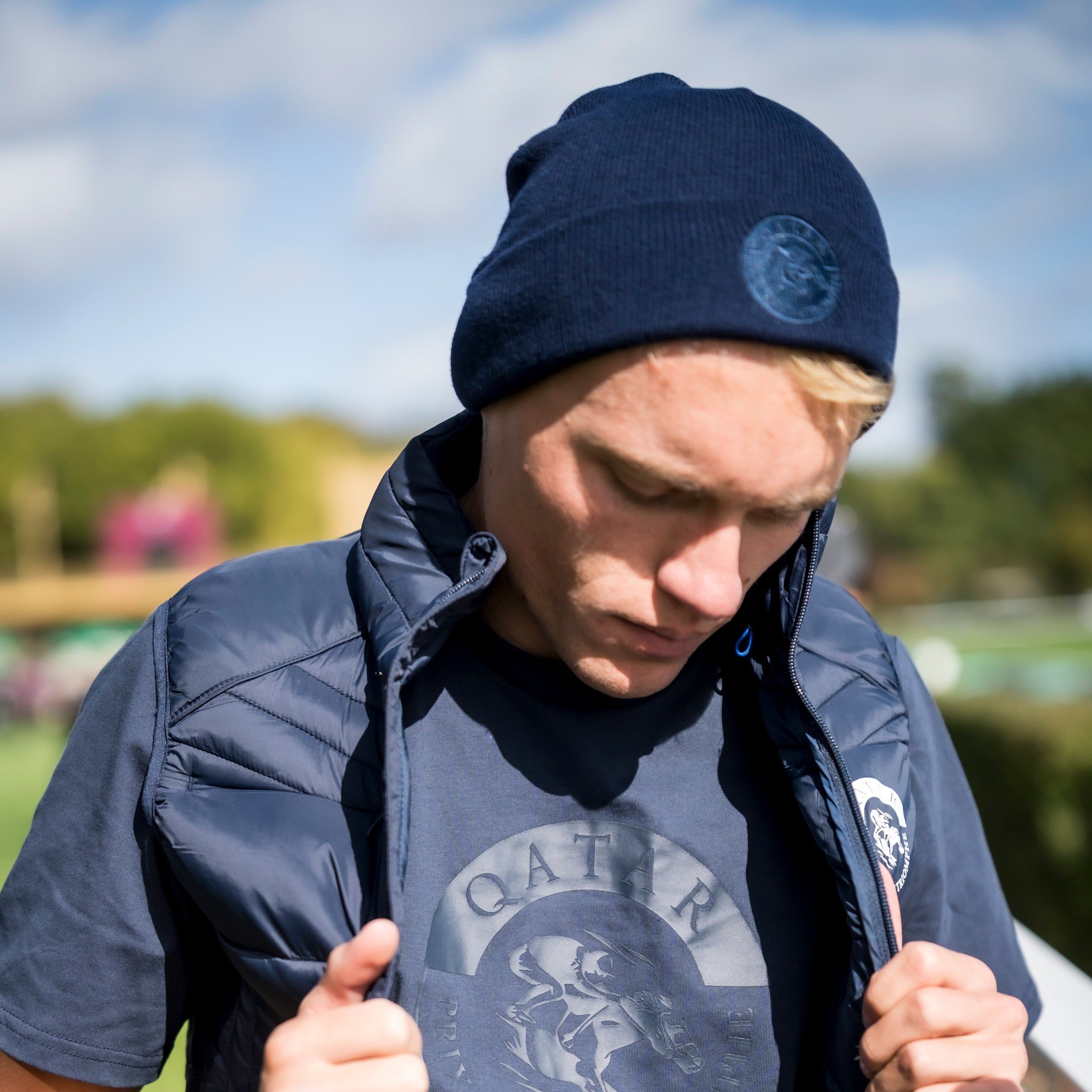 Bonnet Qatar Prix de l'Arc de Triomphe Logo Bleu Marine